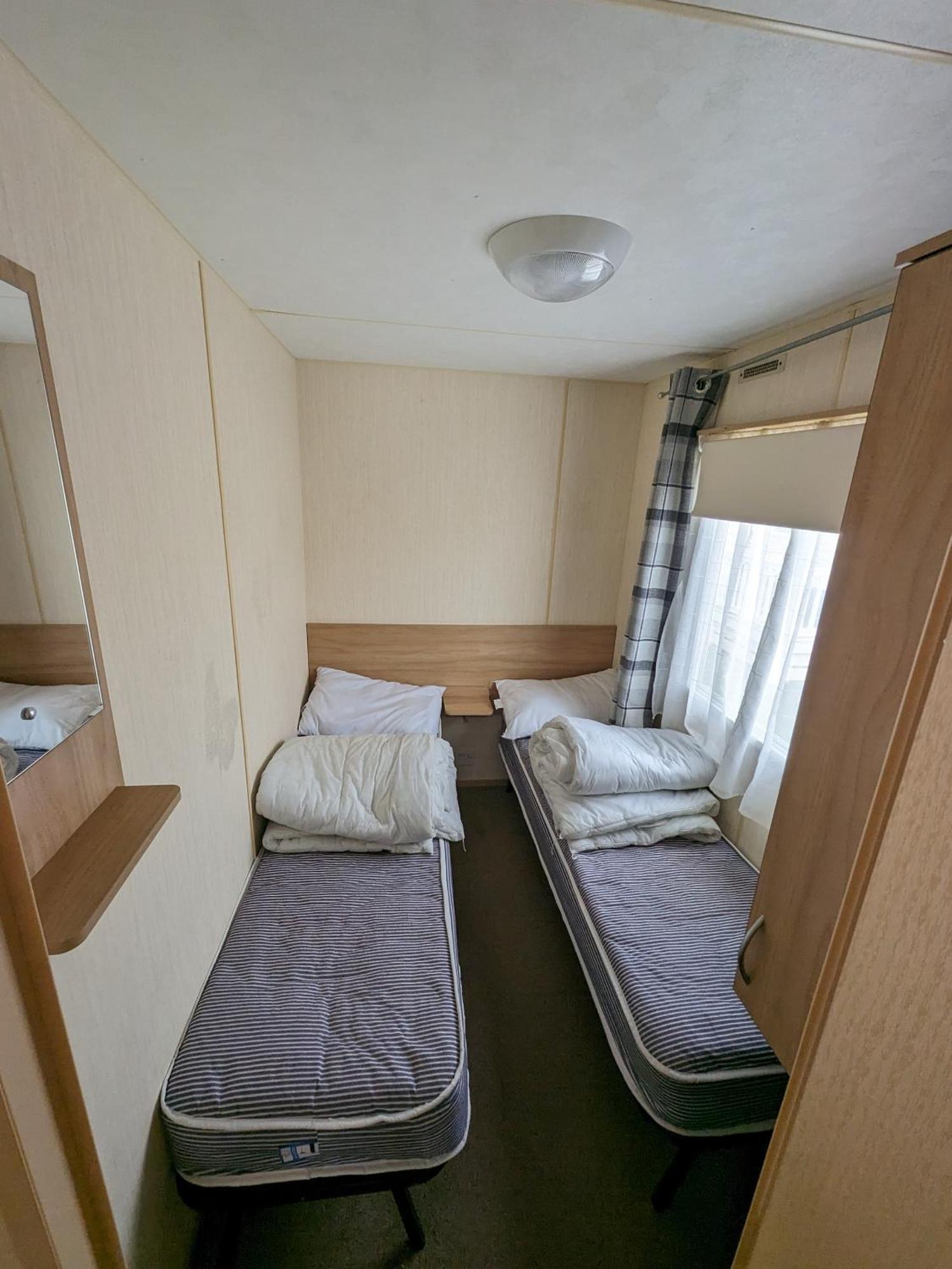 3 Bedroom Caravan, Sleeps 8 Lyons Lido Beach Prestatyn Ngoại thất bức ảnh