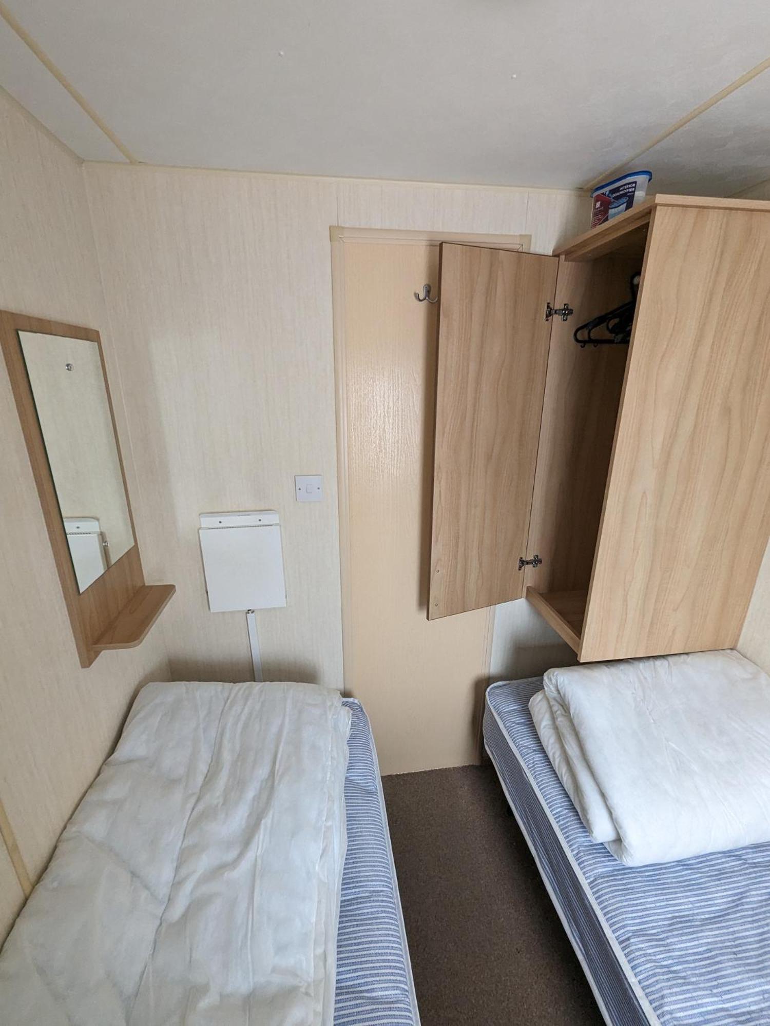 3 Bedroom Caravan, Sleeps 8 Lyons Lido Beach Prestatyn Ngoại thất bức ảnh