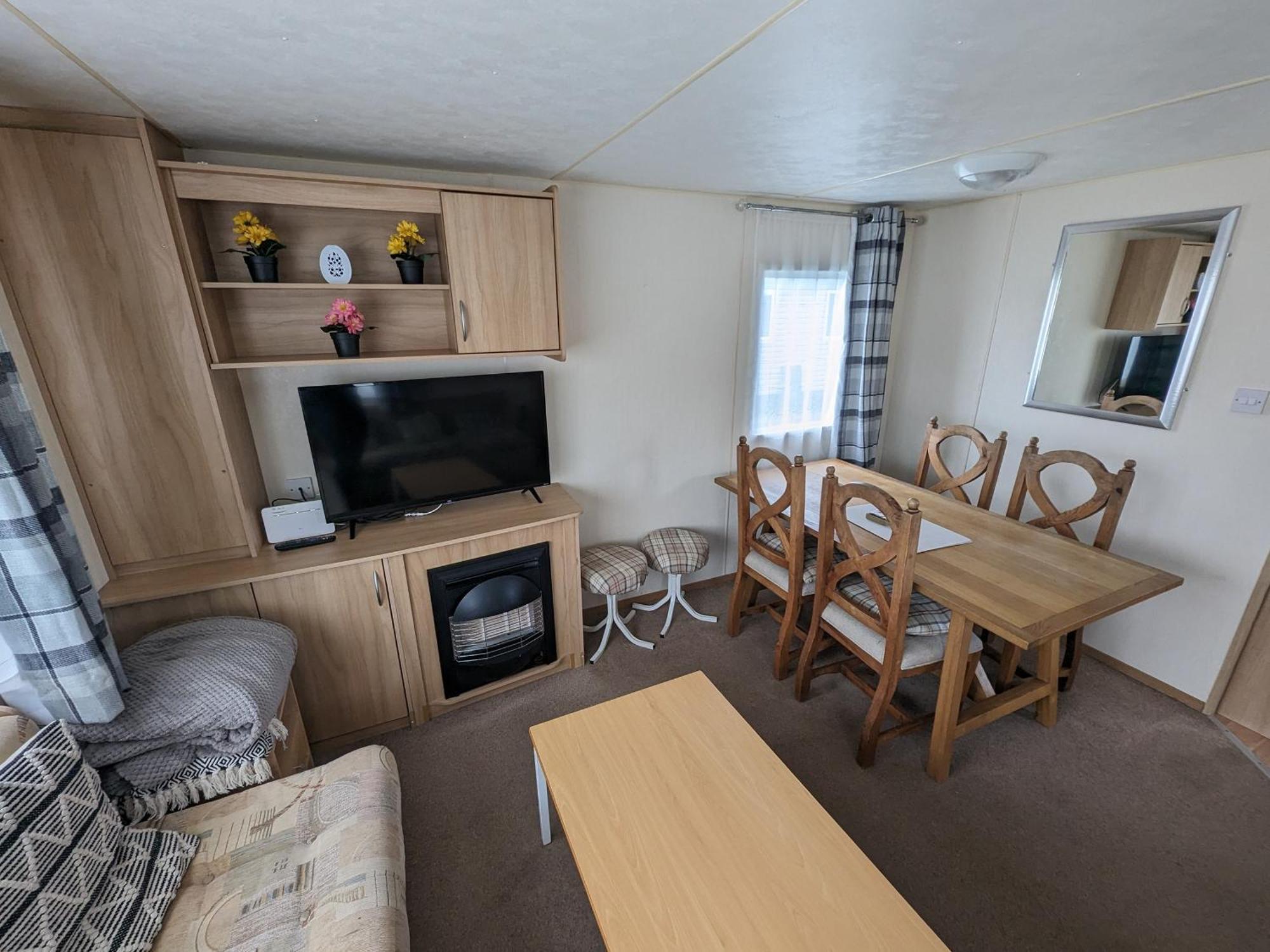 3 Bedroom Caravan, Sleeps 8 Lyons Lido Beach Prestatyn Ngoại thất bức ảnh