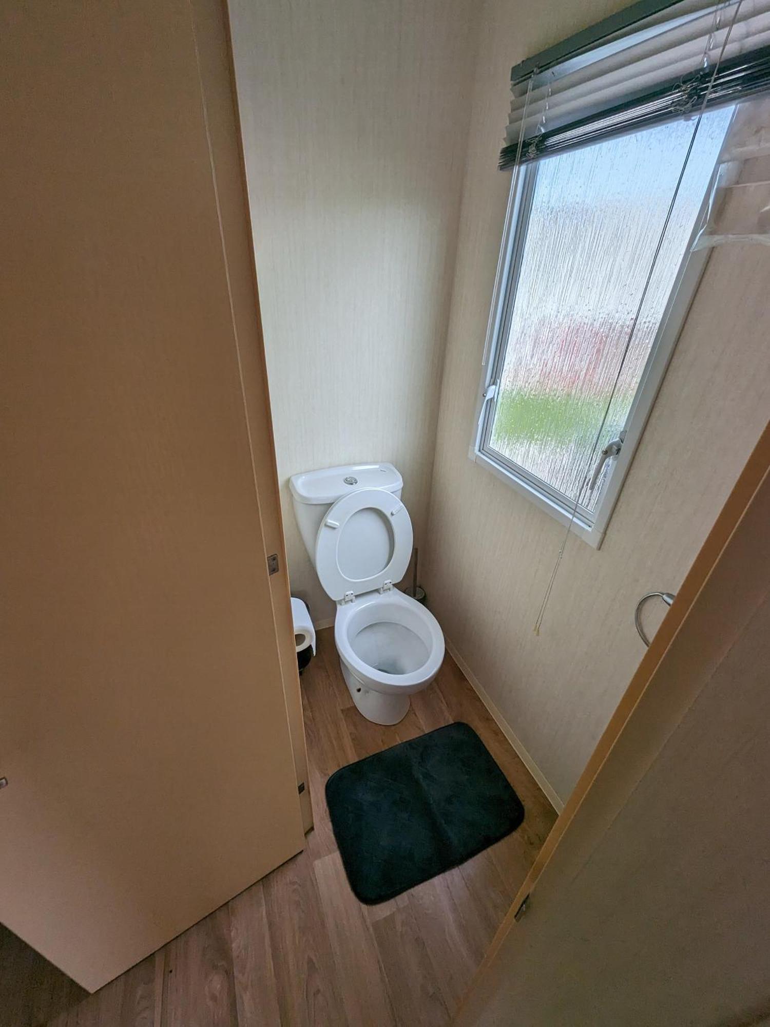 3 Bedroom Caravan, Sleeps 8 Lyons Lido Beach Prestatyn Ngoại thất bức ảnh