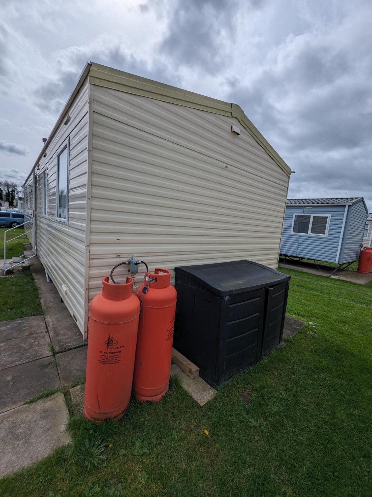 3 Bedroom Caravan, Sleeps 8 Lyons Lido Beach Prestatyn Ngoại thất bức ảnh