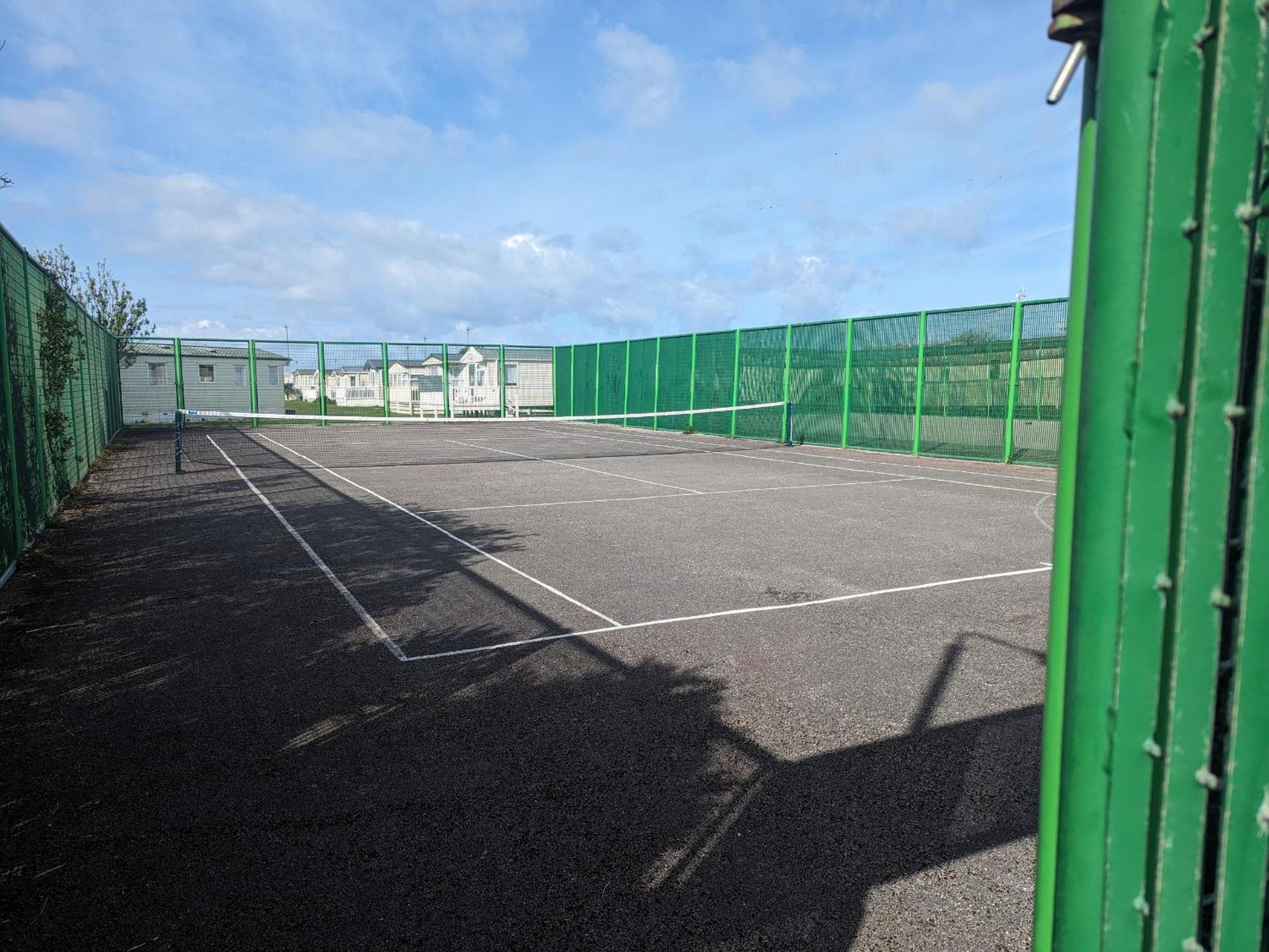 3 Bedroom Caravan, Sleeps 8 Lyons Lido Beach Prestatyn Ngoại thất bức ảnh